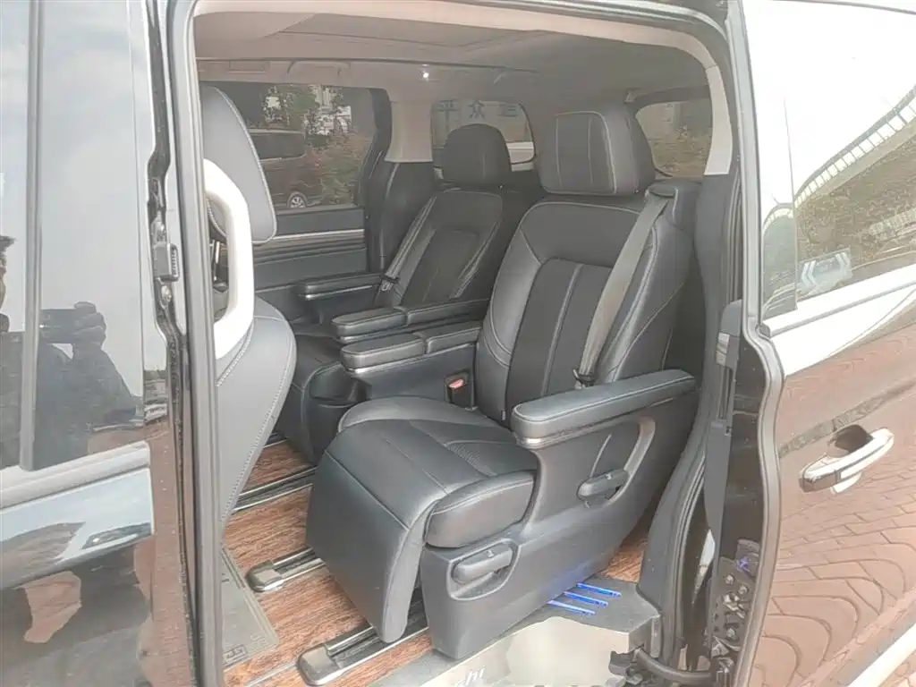 GAC Motor Trumpchi M8 2022 — фото 17