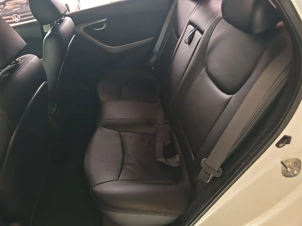Hyundai Elantra Langdong 2015 — фото 17