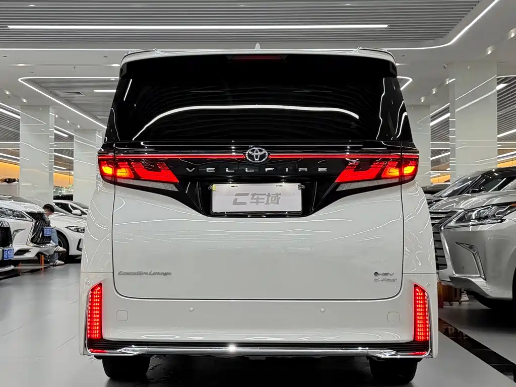 Toyota Vellfire 2023 — фото 4