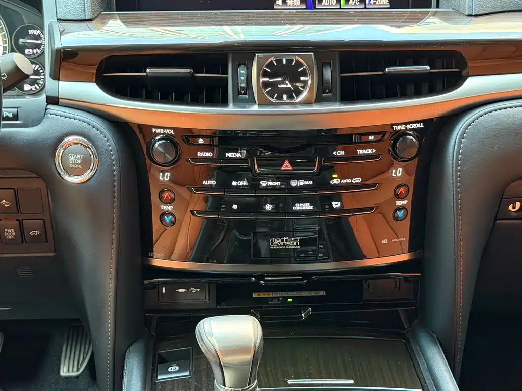 Lexus LX 2016 — фото 11