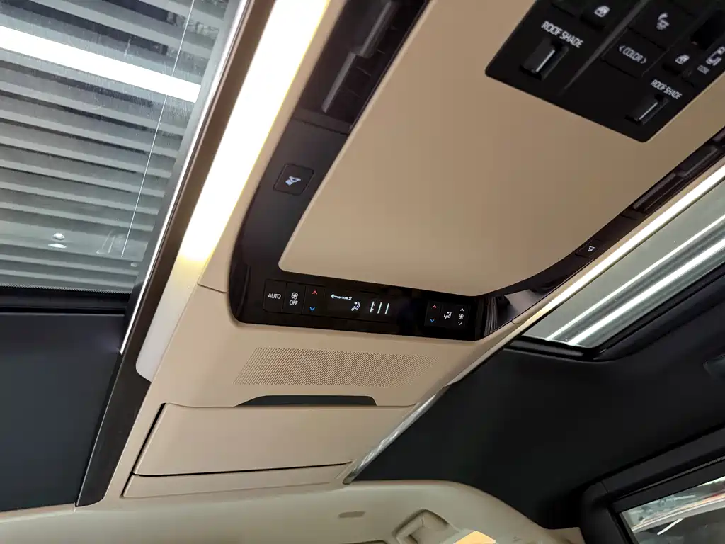 Toyota Vellfire 2023 — фото 15