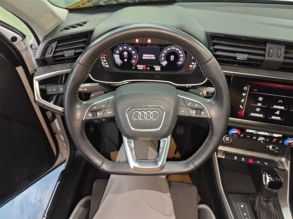 Audi Q3 2021 — фото 10
