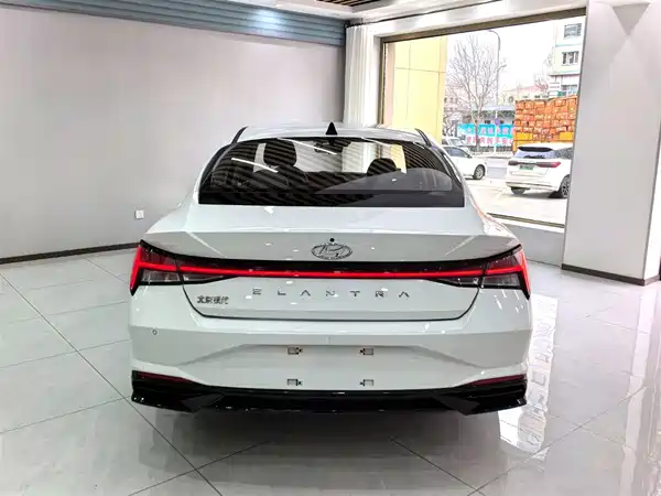 Hyundai Elantra 2022
