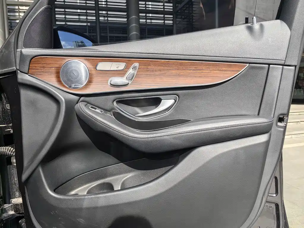 Mercedes-Benz GLC 2021 — фото 19