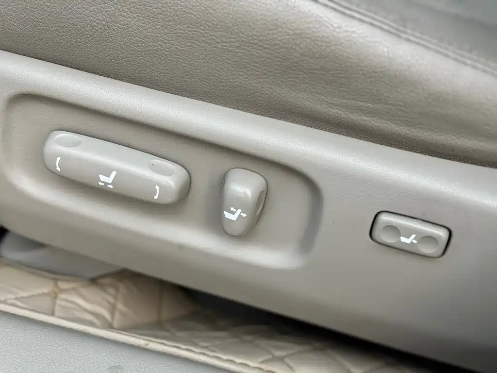Toyota Camry 2011 — фото 16