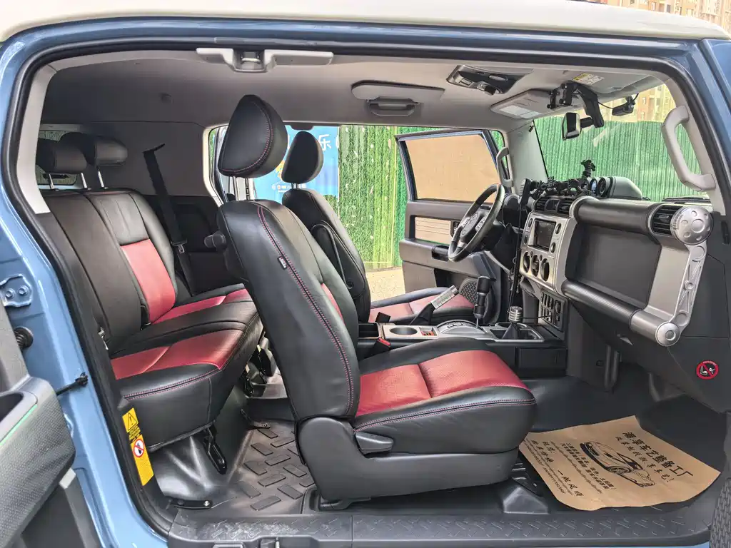 Toyota FJ Cruiser 2020 — фото 17