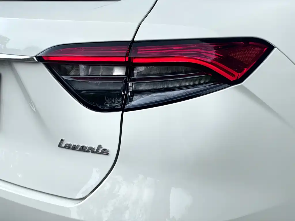 Maserati Levante 2021 — фото 36