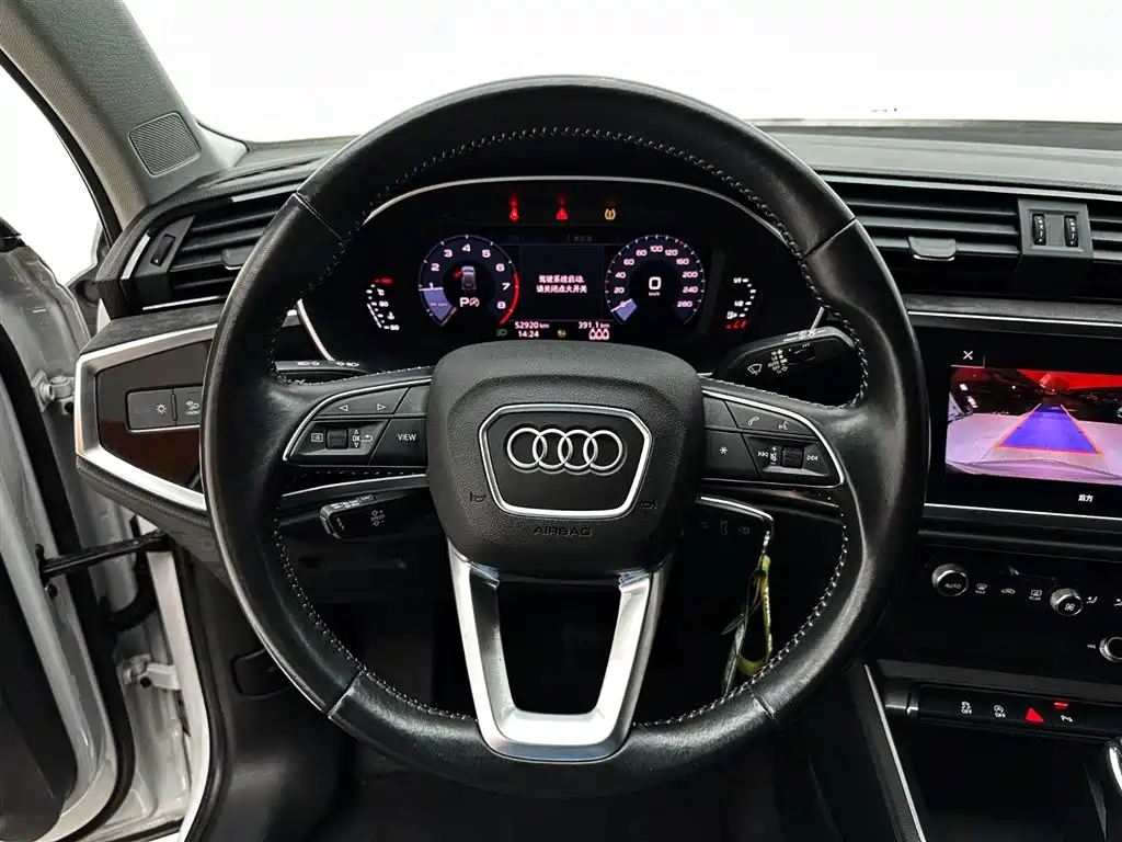 Audi Q3 2021 — фото 11