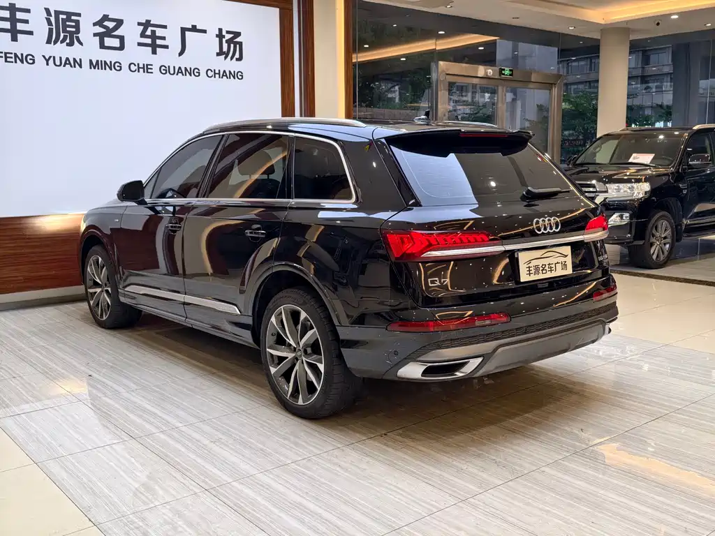 Audi Q7 2023 — фото 29