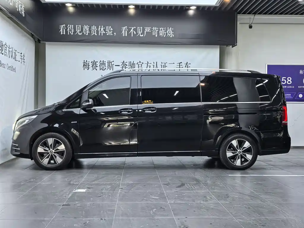 Mercedes-Benz V-Class 2020 — фото 15