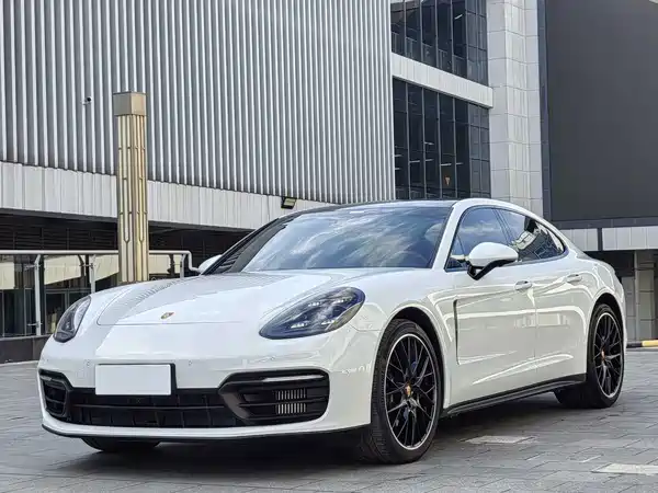 Porsche Panamera 2023