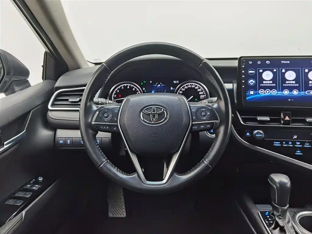 Toyota Camry 2023 — фото 11