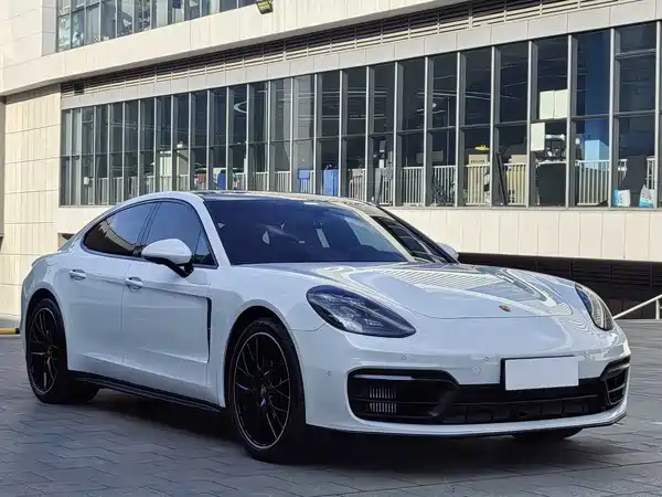 Porsche Panamera 2023