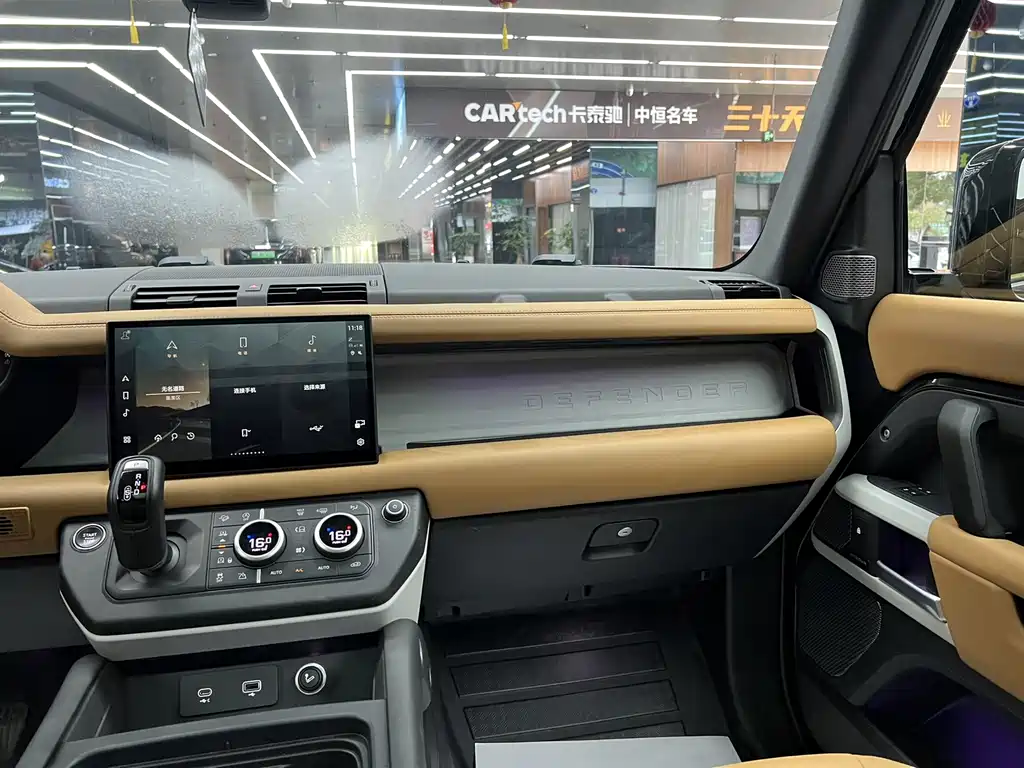 Land Rover Defender 2024 — фото 20