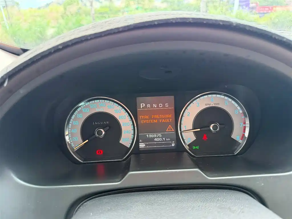 Jaguar XF 2008 — фото 22