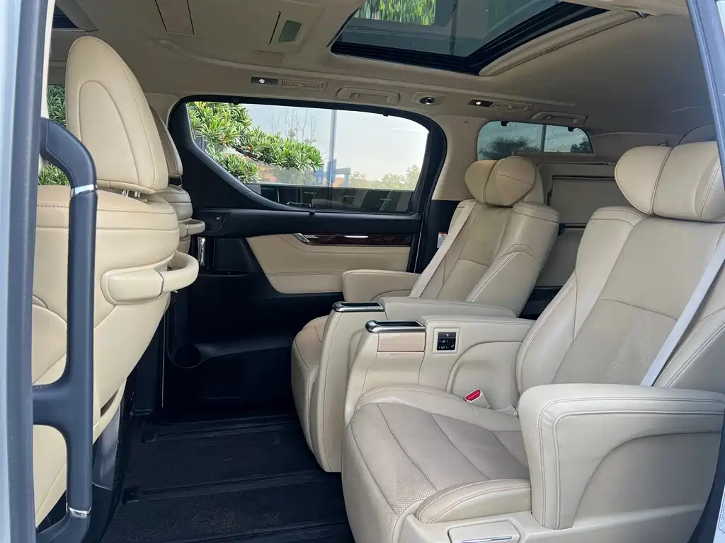 Toyota Alphard 2018 — фото 3