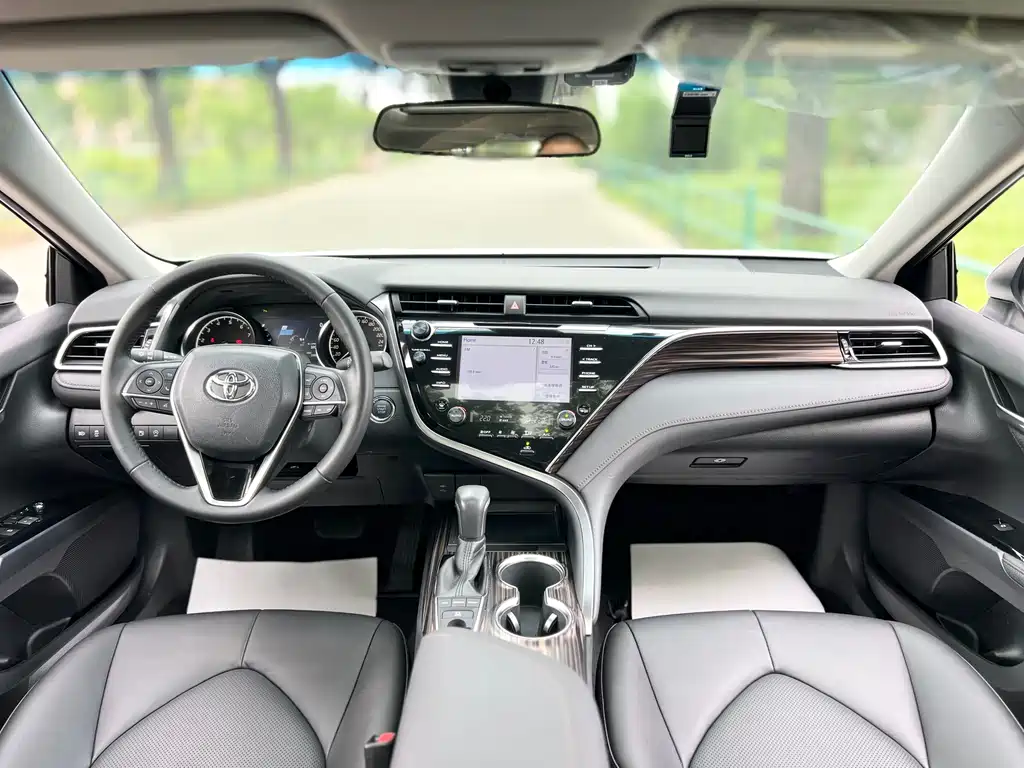 Toyota Camry 2019 — фото 13