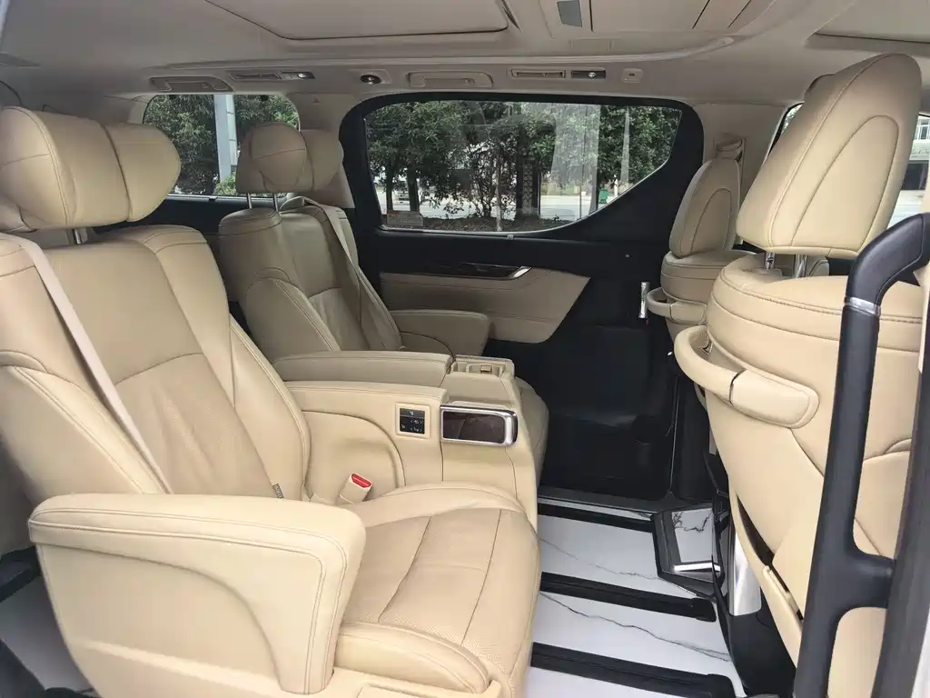 Toyota Alphard 2018 — фото 10