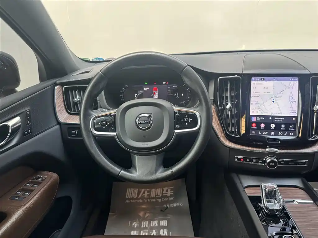 Volvo XC60 2021 — фото 10