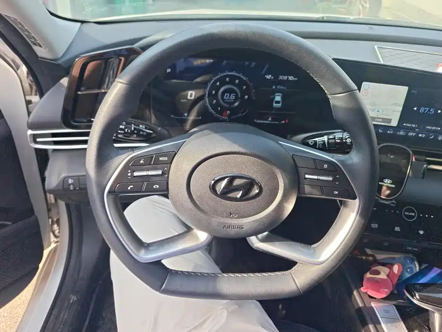 Hyundai Elantra 2023 — фото 15