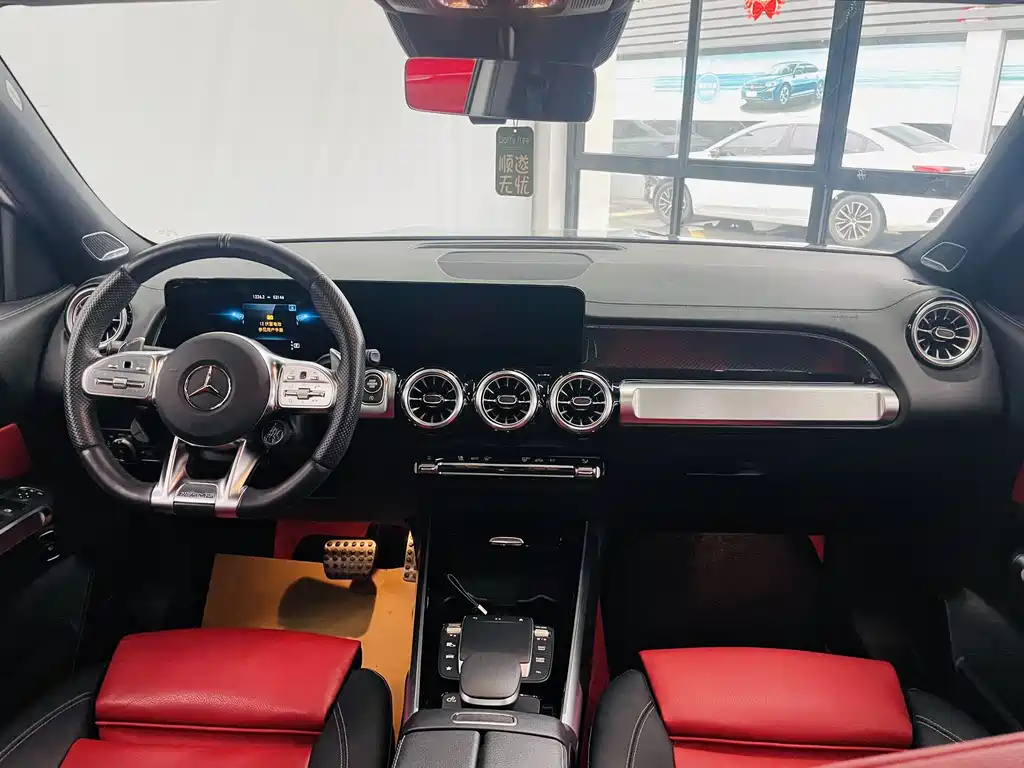 Mercedes-Benz GLB AMG 2023 — фото 7