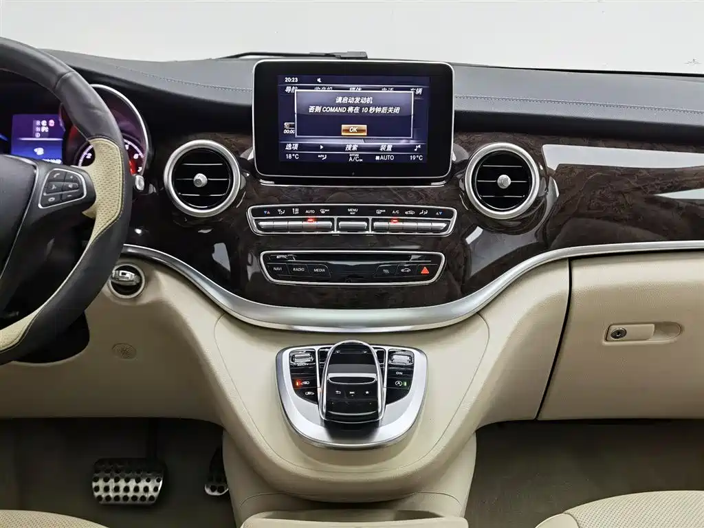 Mercedes-Benz V-Class 2017 — фото 12