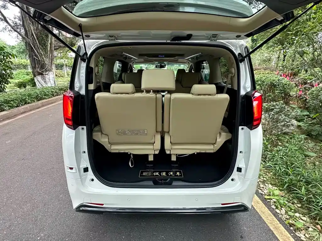 Toyota Alphard 2019 — фото 16
