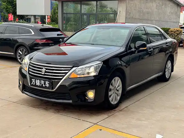 Toyota Crown 2013