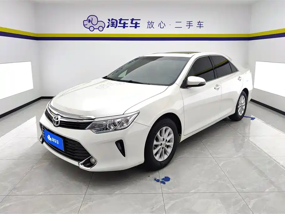 Toyota Camry 2017 — фото 1
