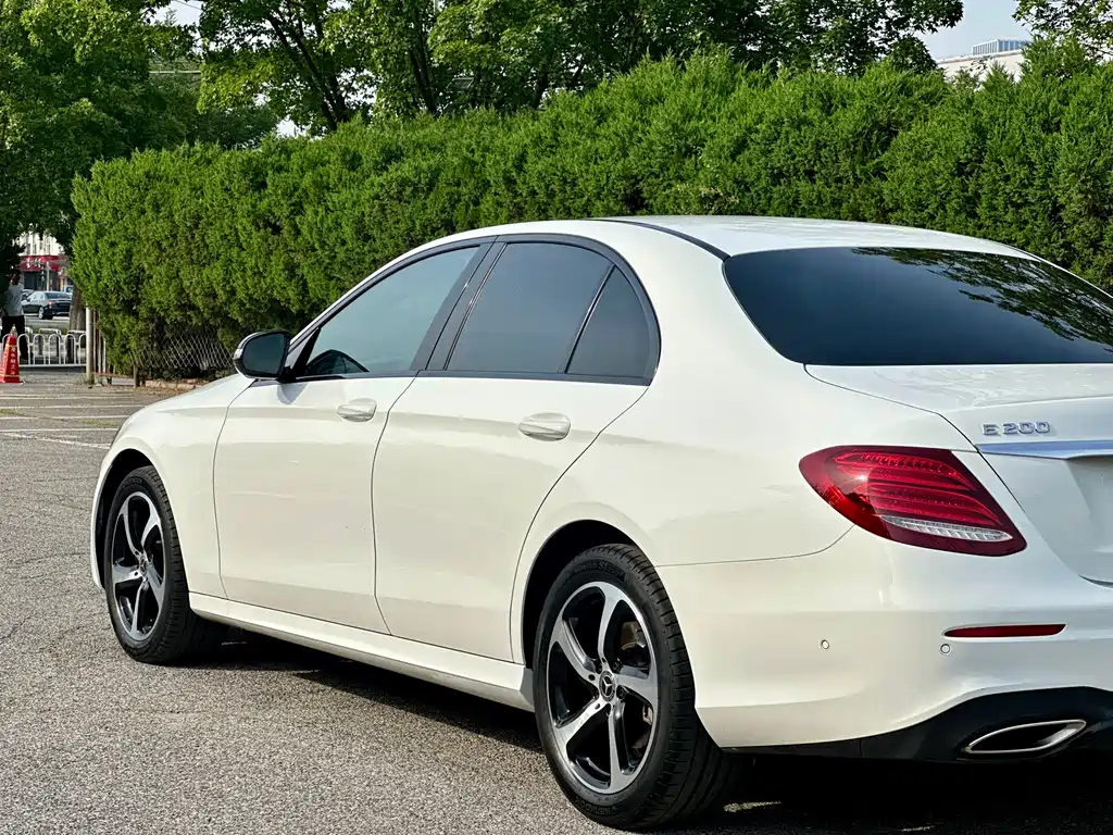 Mercedes-Benz E-Class 2018 — фото 11