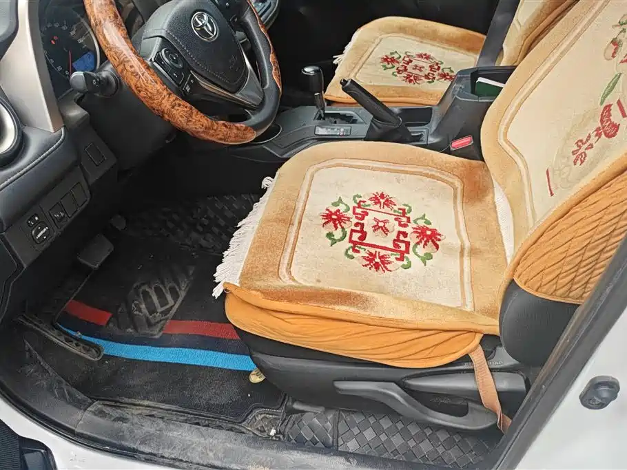 Toyota RAV4 2016 — фото 9