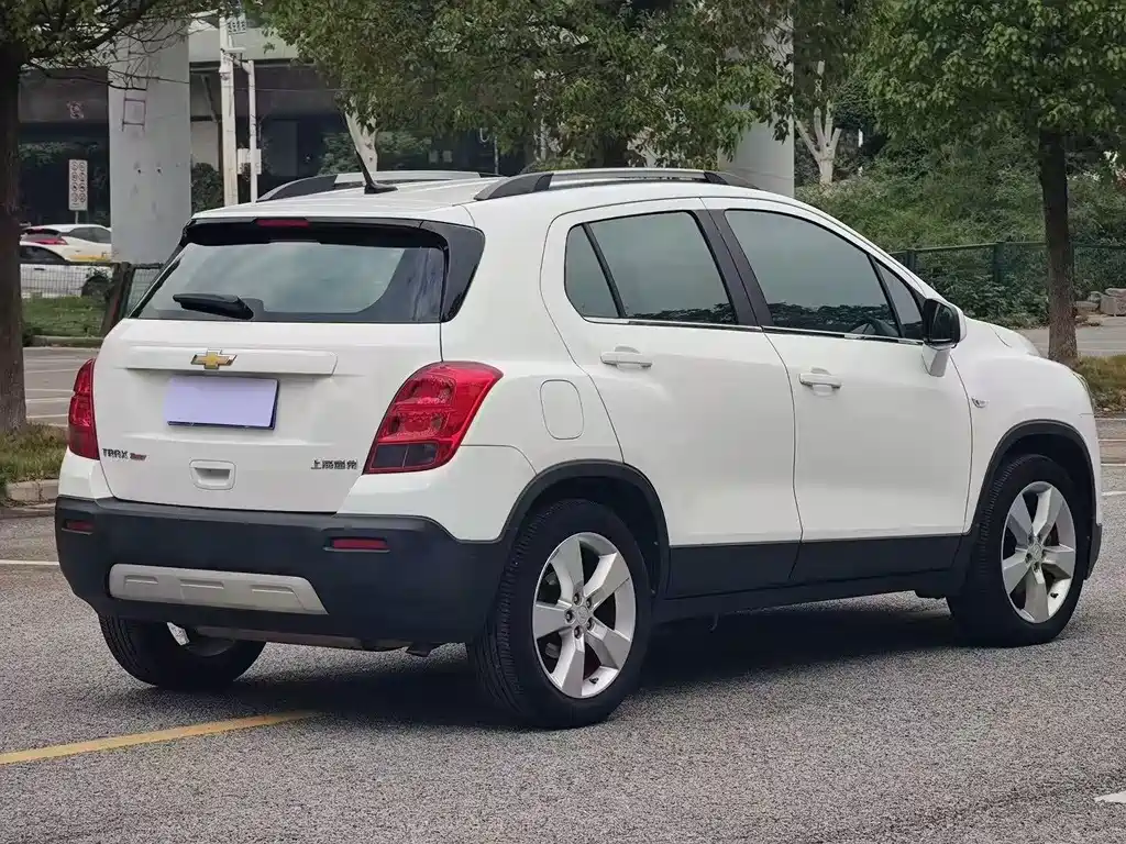 Chevrolet Trax 2015 — фото 10