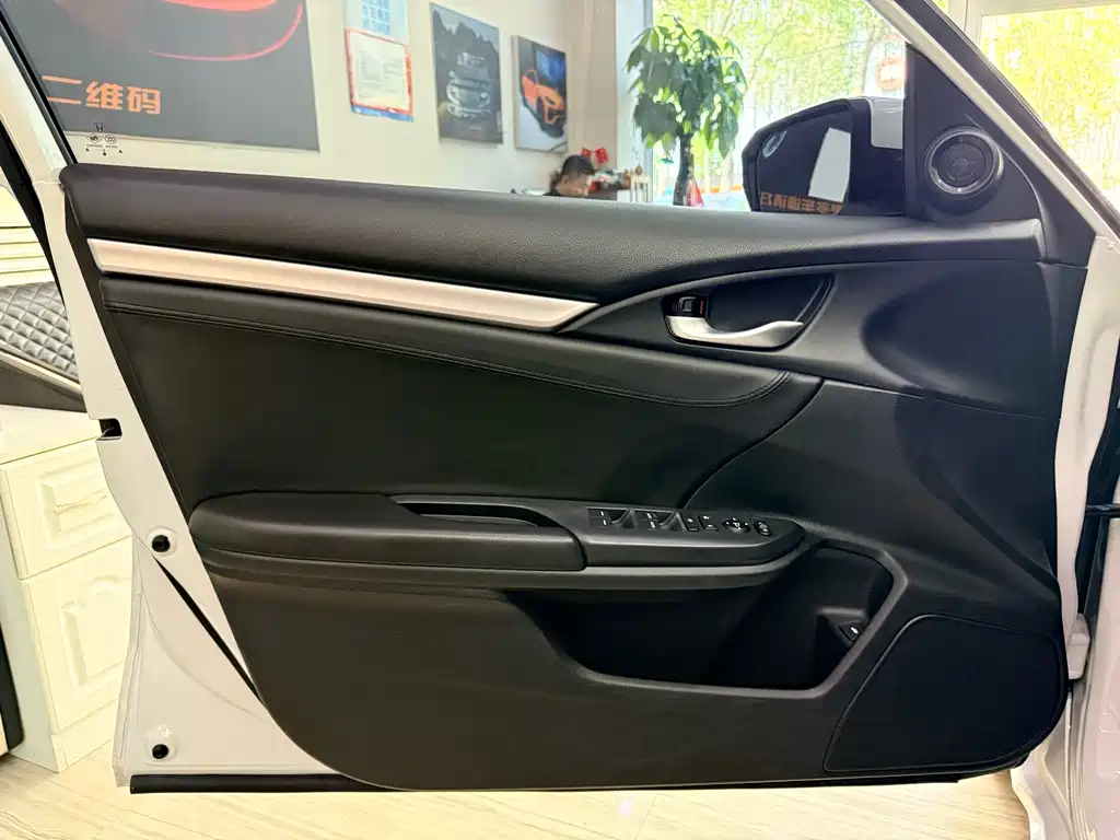 Honda Civic 2019 — фото 14
