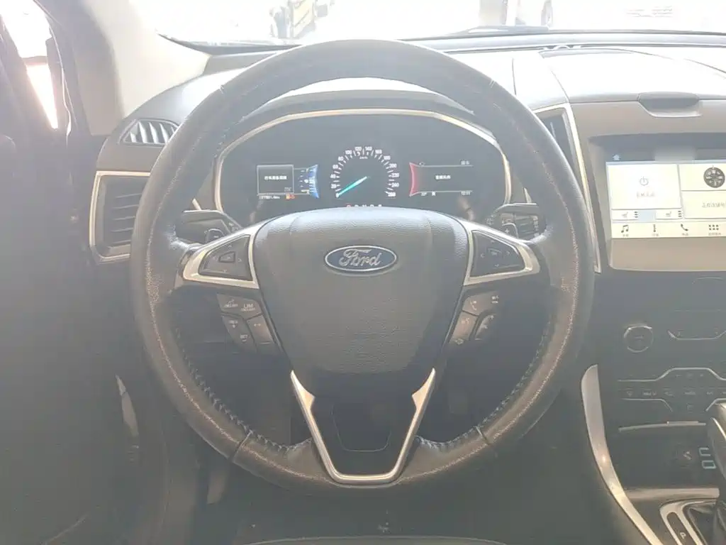 Ford Edge 2018 — фото 11