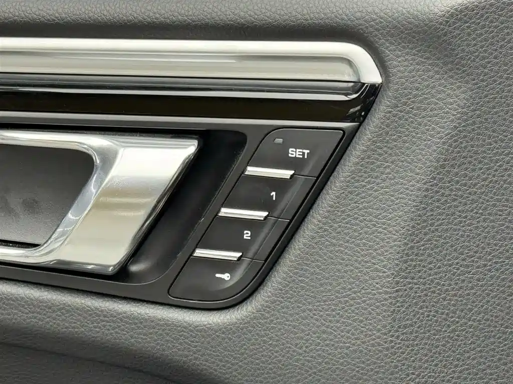 Porsche Macan 2018 — фото 17
