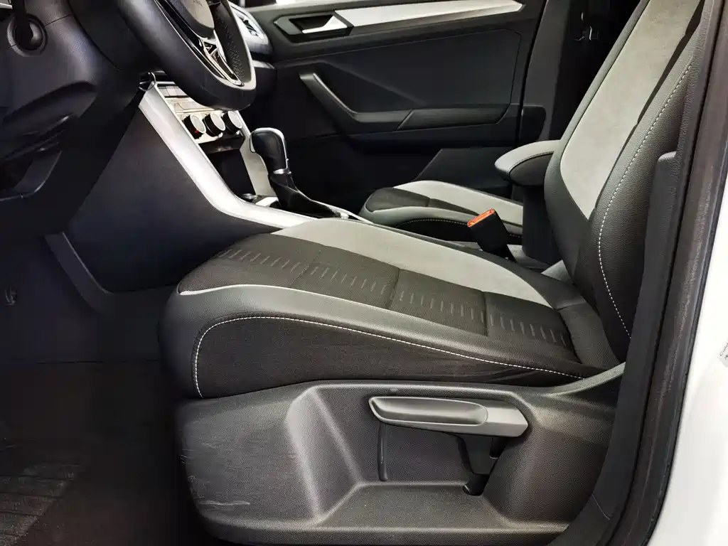 Volkswagen T-Roc 2020 — фото 9