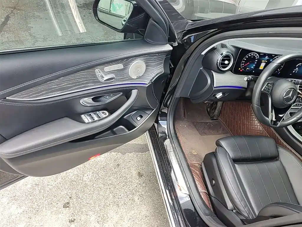 Mercedes-Benz E-Class 2022 — фото 16