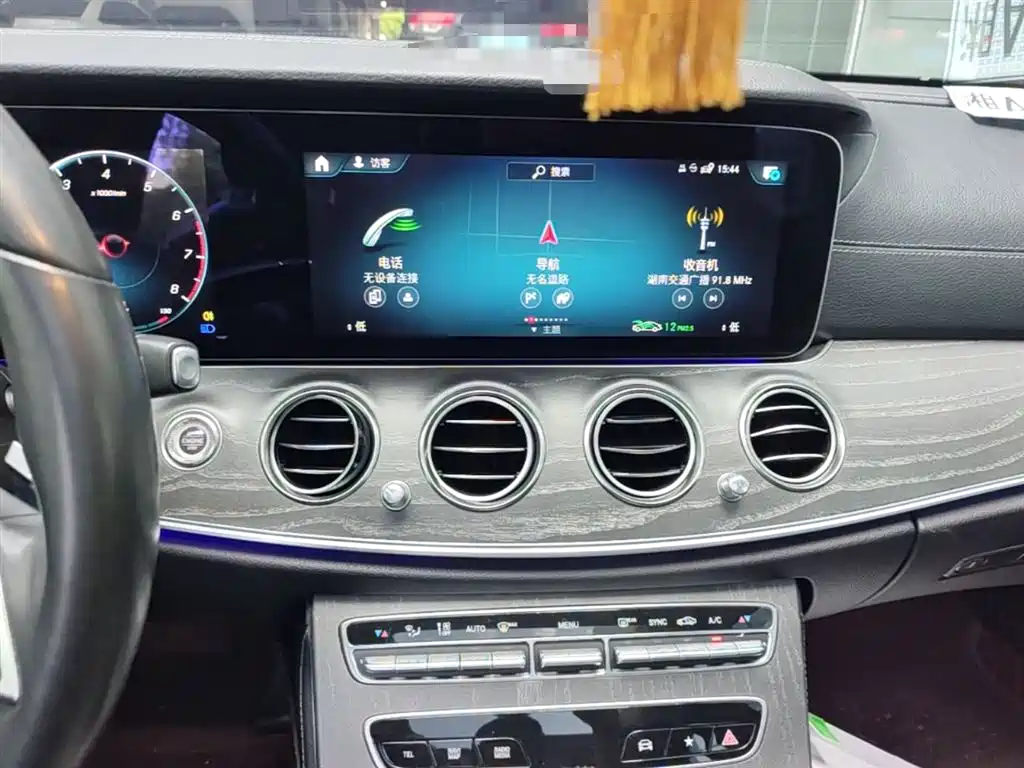 Mercedes-Benz E-Class 2022 — фото 13