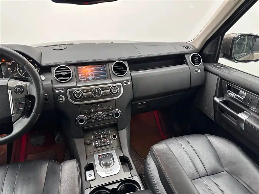 Land Rover Discovery 2015 — фото 14