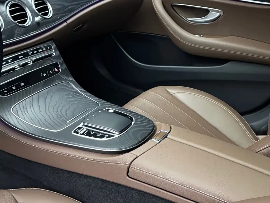 Mercedes-Benz E-Class 2021 — фото 21