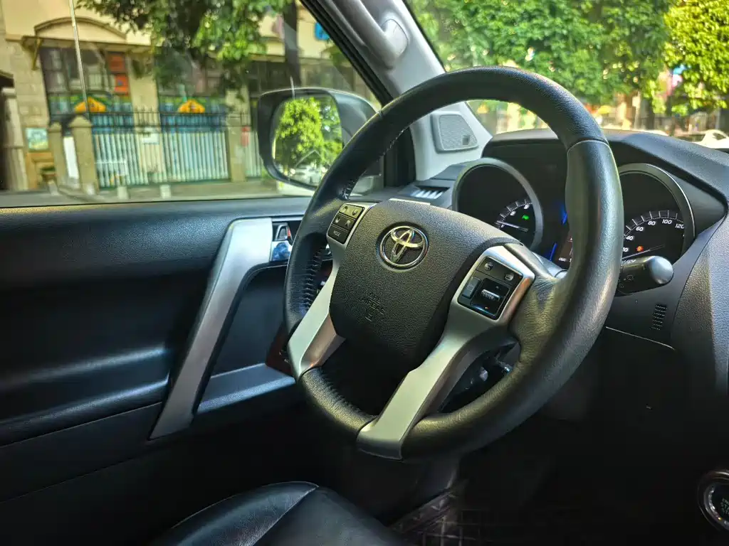 Toyota Prado 2017 — фото 6