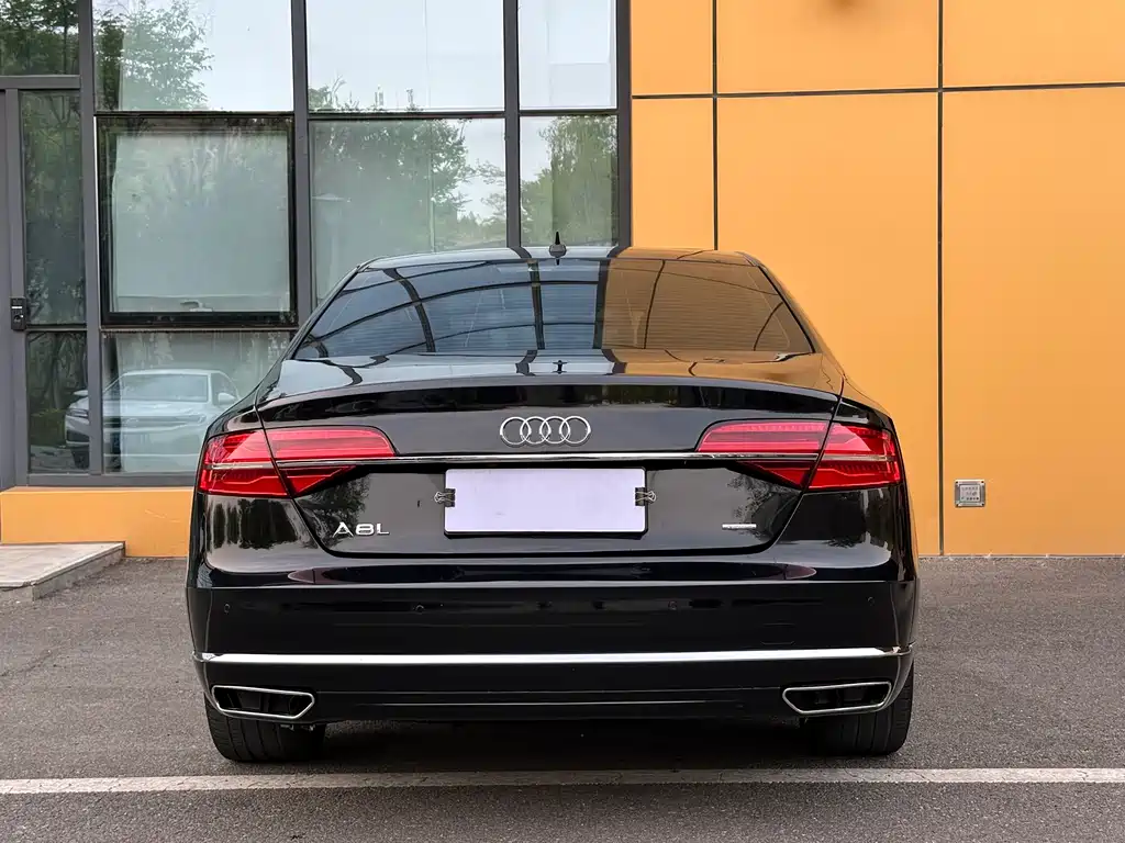 Audi A8 2014 — фото 10