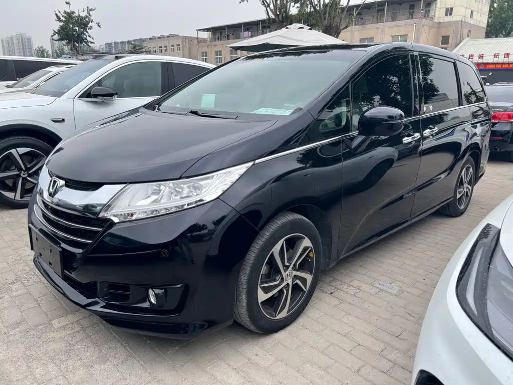 Honda Odyssey 2015 — фото 1