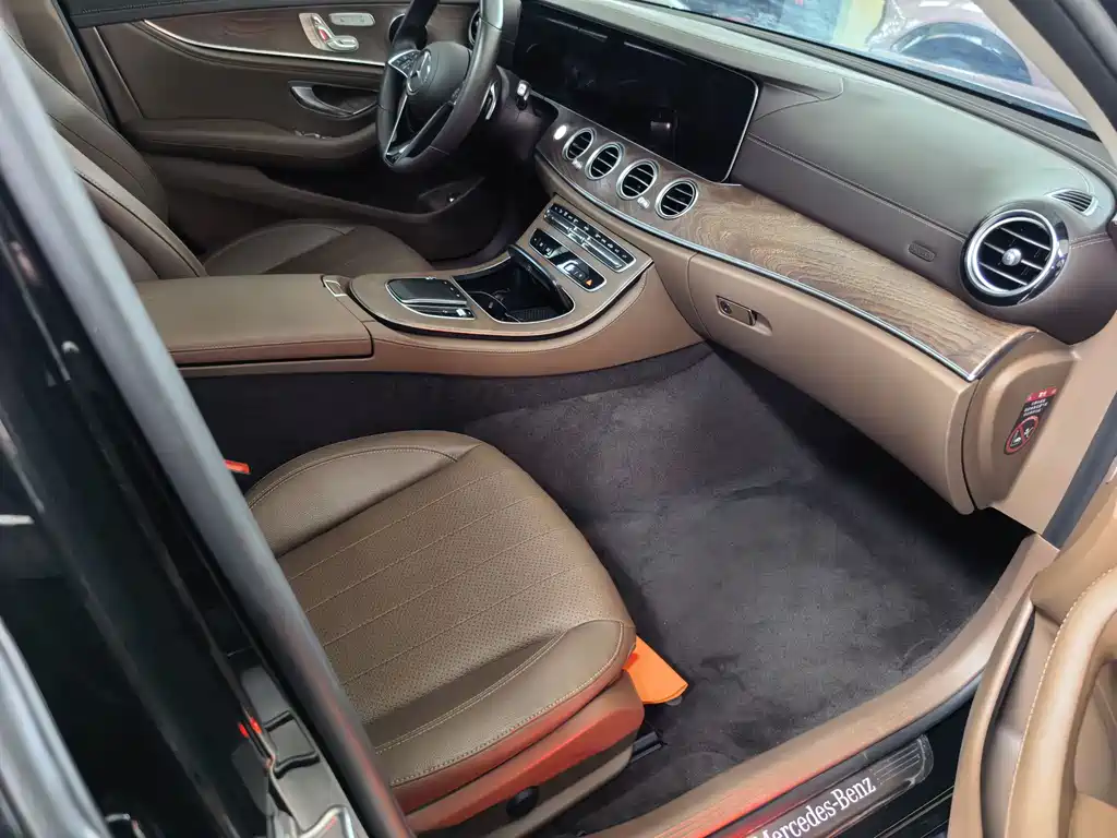 Mercedes-Benz E-Class 2022 — фото 10