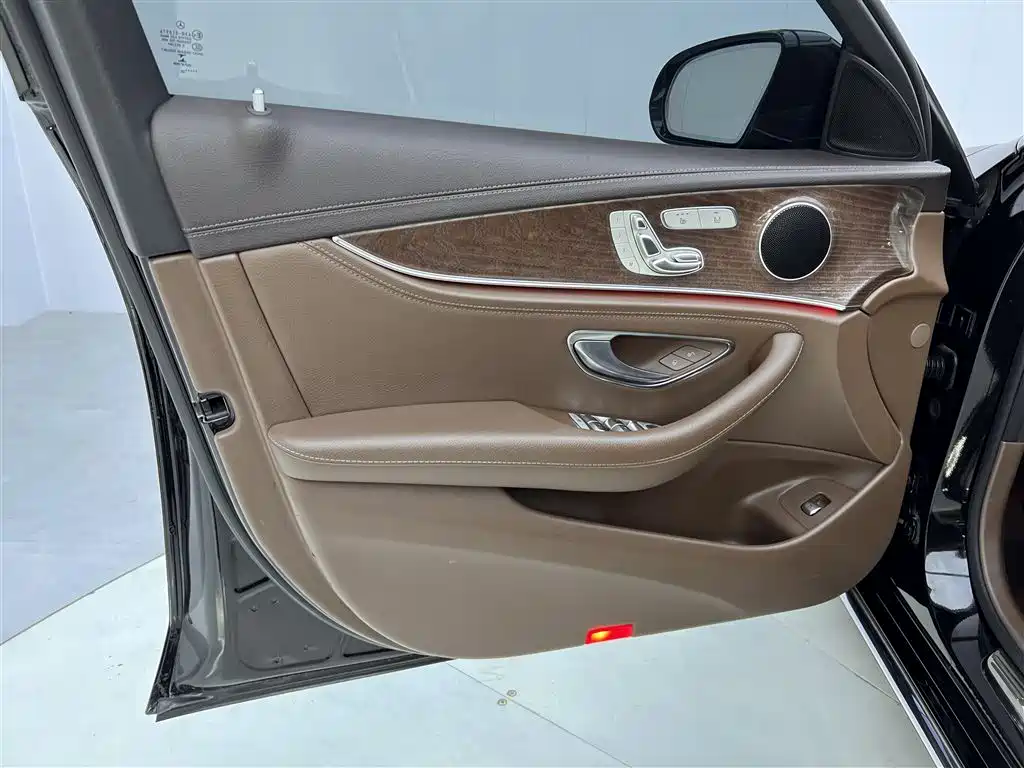 Mercedes-Benz E-Class 2020 — фото 18