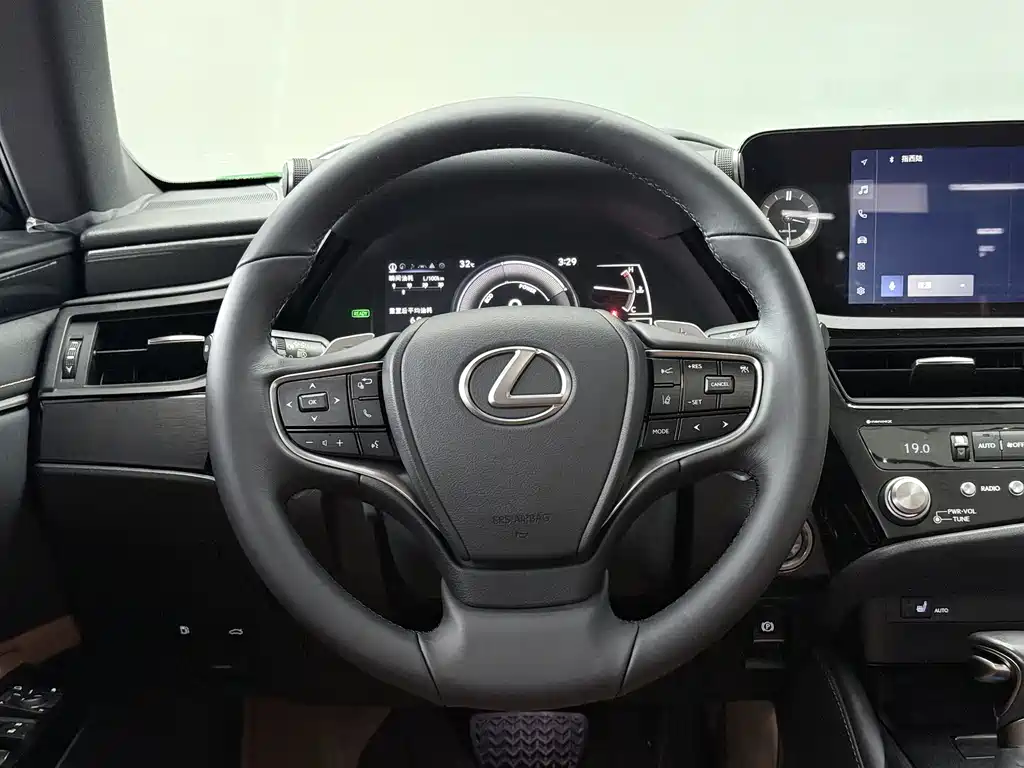 Lexus ES 2023 — фото 12