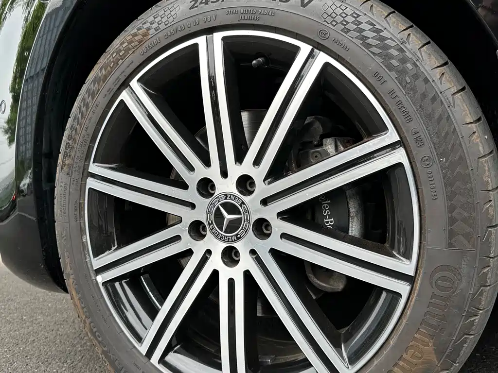 Mercedes-Benz V-Class 2022 — фото 15