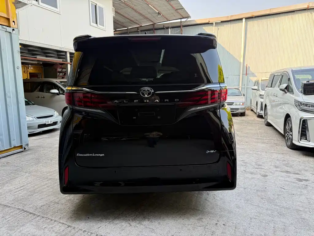 Toyota Alphard — фото 16