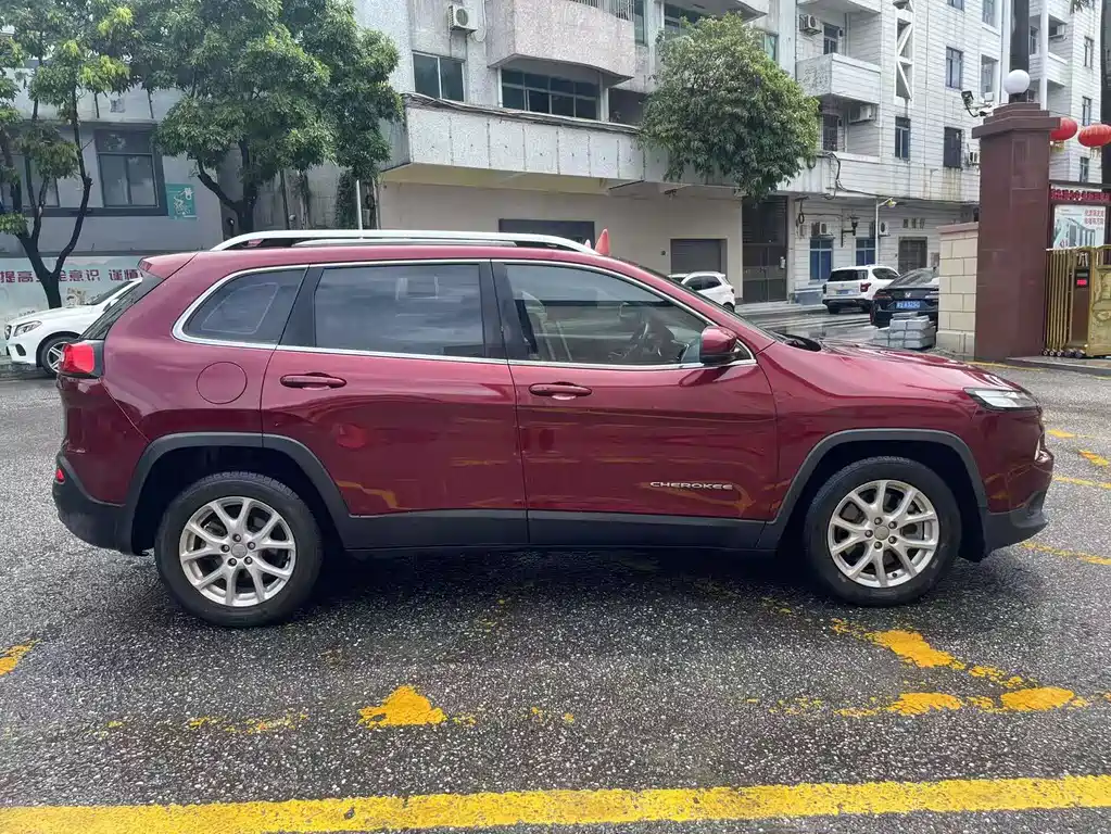 Jeep Cherokee 2017 — фото 4