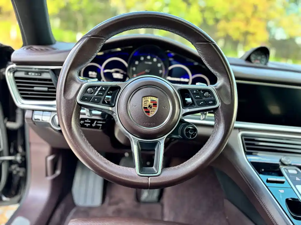 Porsche Panamera 2017 — фото 10